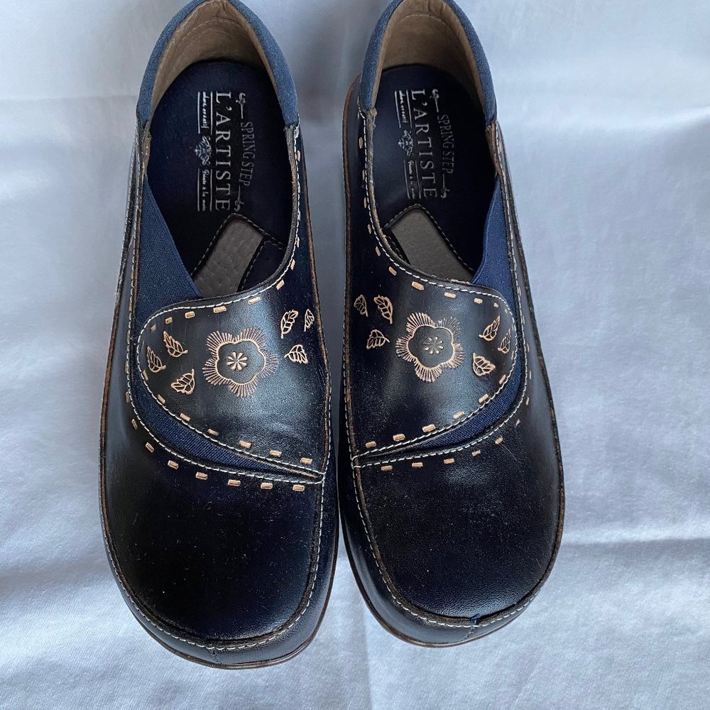 Navy Burbank Slip-on shoes by l'Artiste/ Spring Step, size